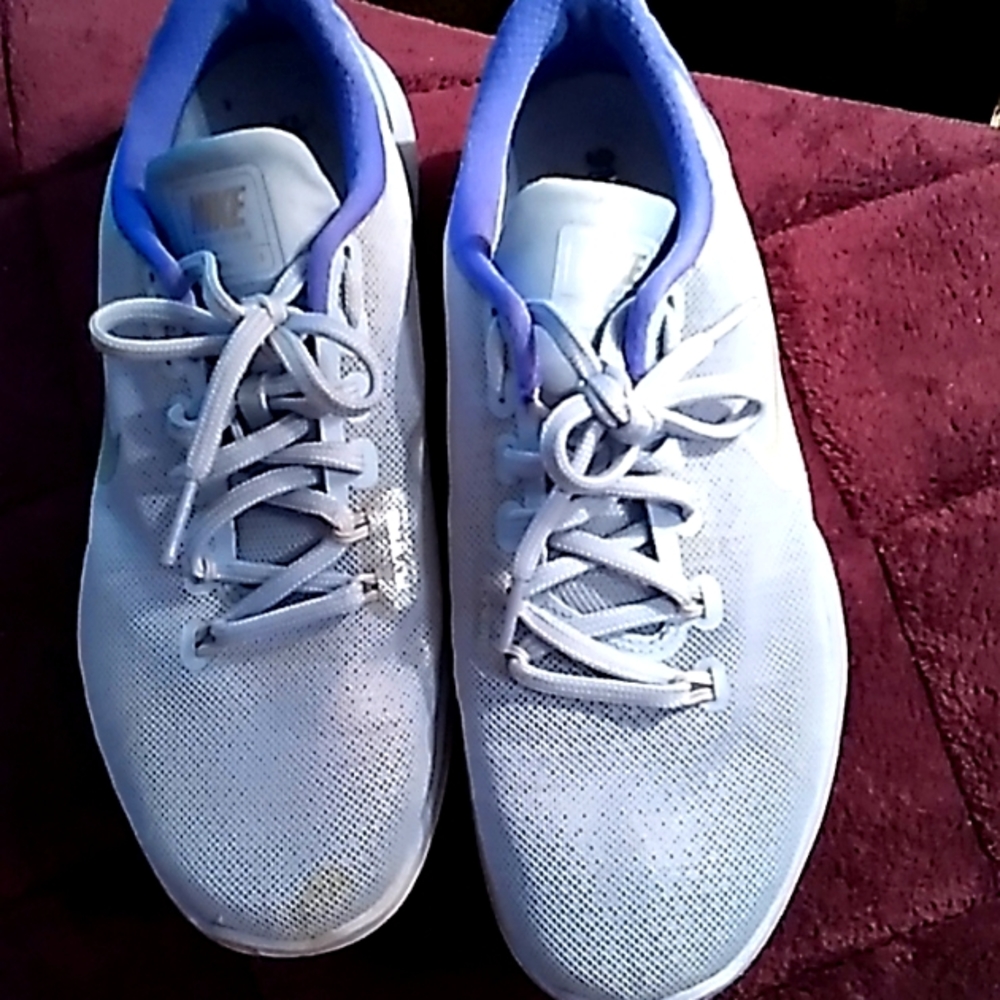 Nike tennis shoes 👟